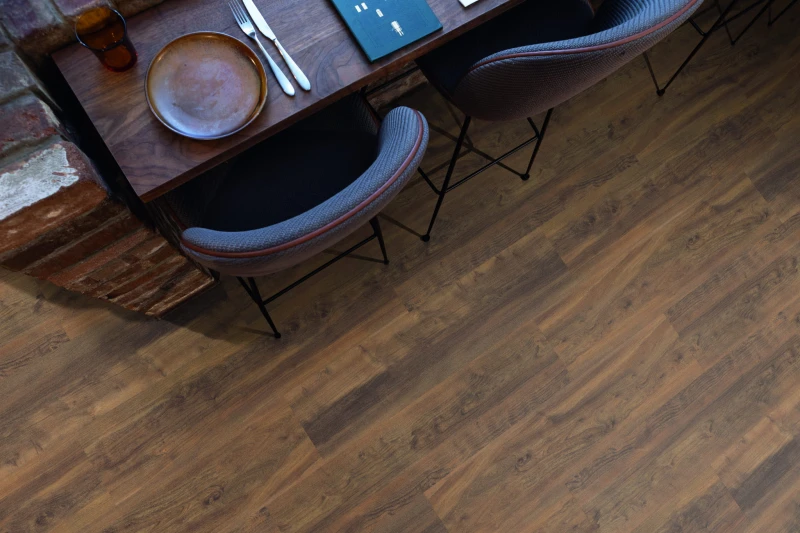 LLP102 HeritageOak Bar Cameo LS1_CM-min.jpg