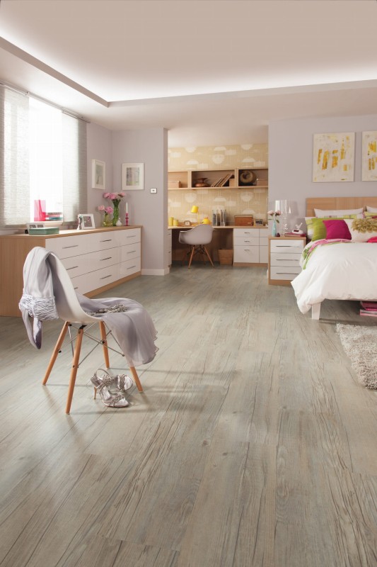 LLP92 Country Oak Bedroom P2 CM.jpg
